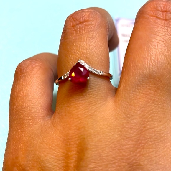 Ruby Ring with Diamond - Picture 3 of 6